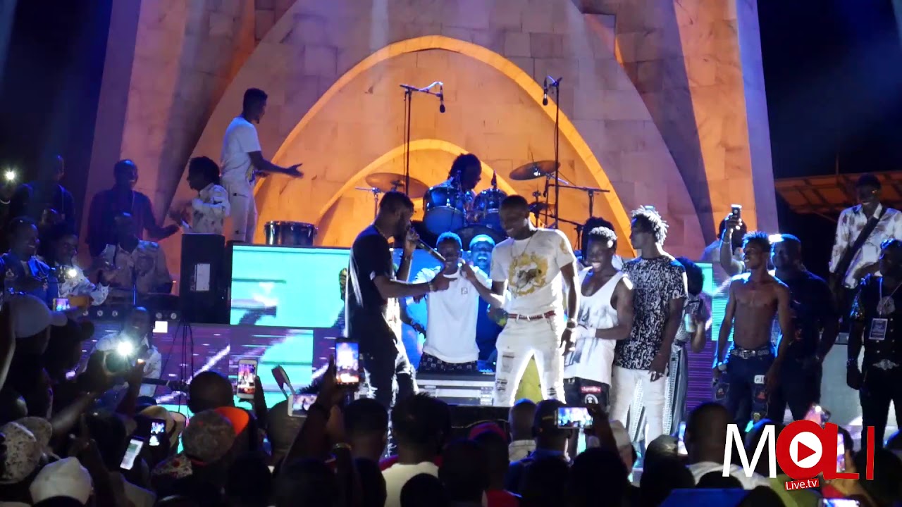 Sidiki Diabaté et DJ Arafat en concert live 2018 au Mali