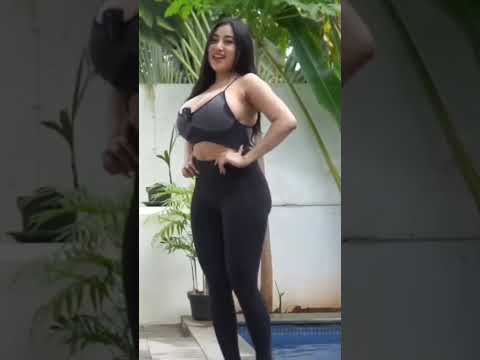 Tante goyang dribel