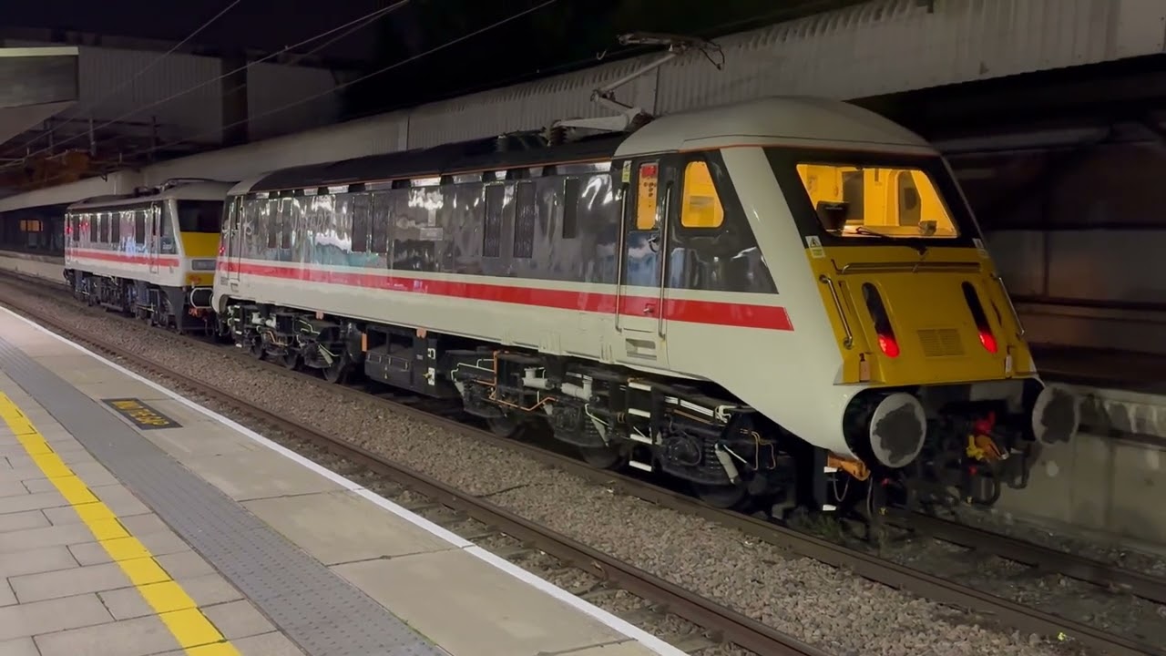 89001 with 90001 on a test run between Crewe and Stafford on 30/09/25 and 01/10/25.