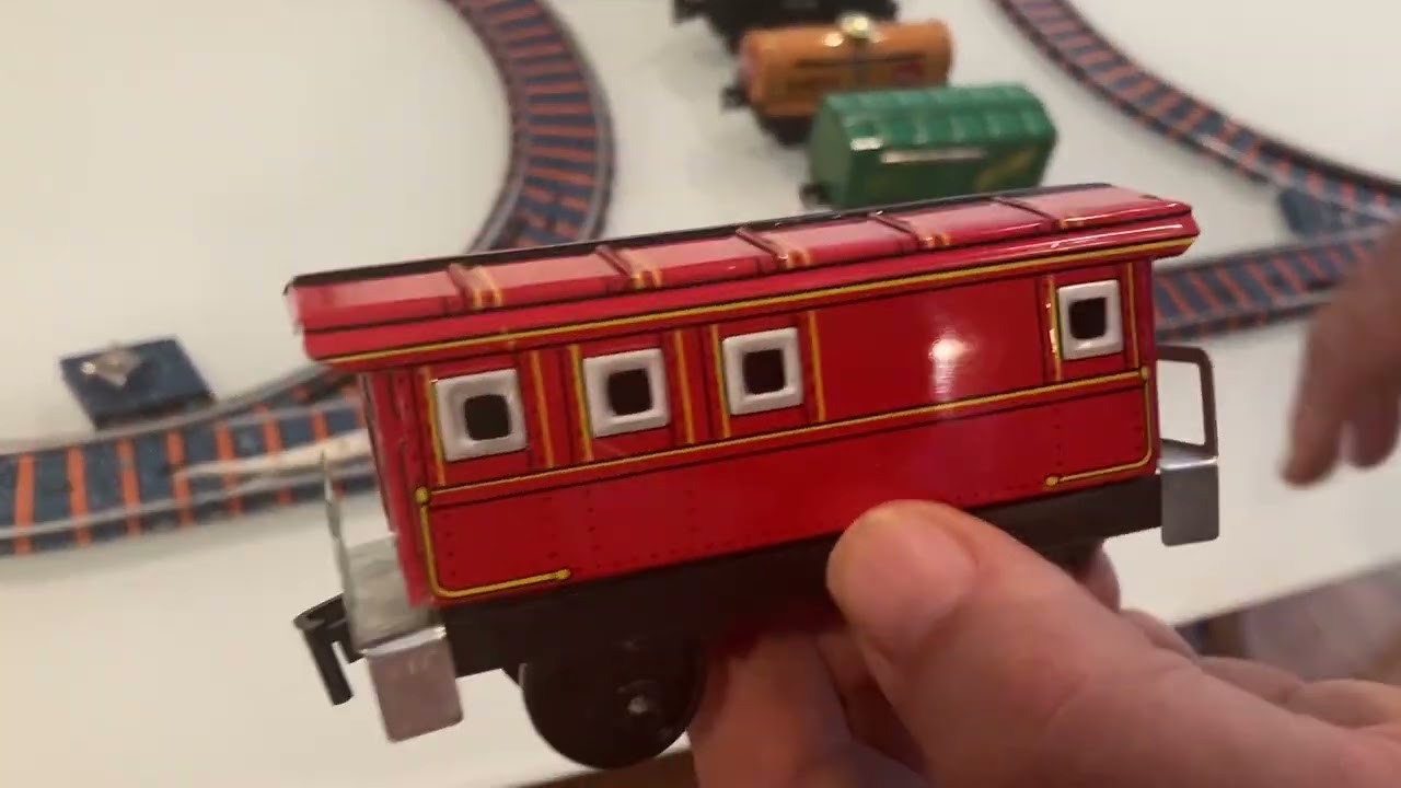 VERY RARE SHOWCASE CONDITION, TIN, B/O SHUTTLING TRAIN DELUXE SET