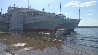 21.05.24 Г. САМАРА МАНЕВРЫ ТЕПЛОХОДОВ КОСМОНАВТ ГАГАРИН И ДМИТРИЙ ПОЖАРСКИЙ