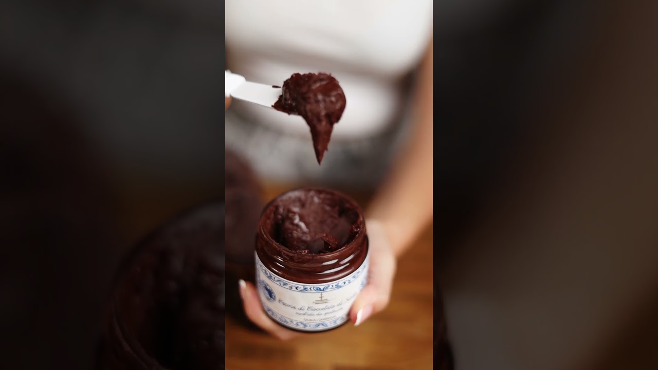 Discover Colomba Dolce & Gabbana Chocolate & Strawberry