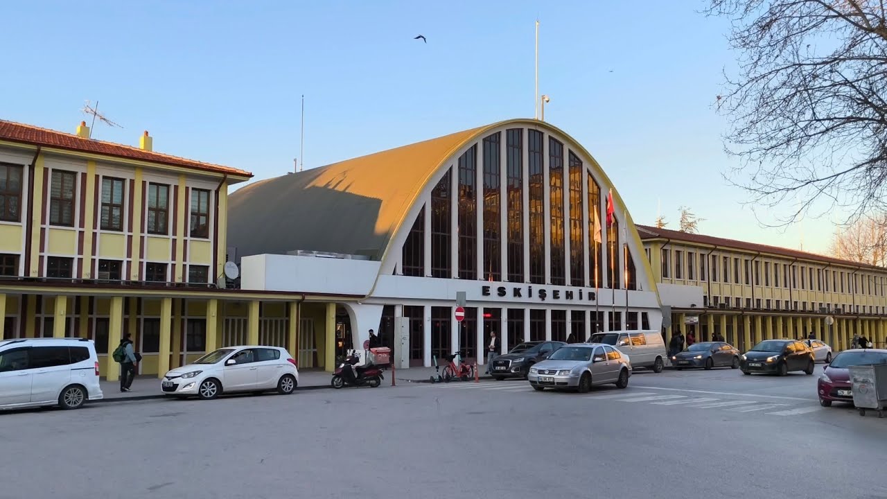 Eskişehir Railway Station | Quiet Moments Between Trains