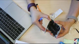 Detailed The moves to make cellphones easier to fix yourself Details