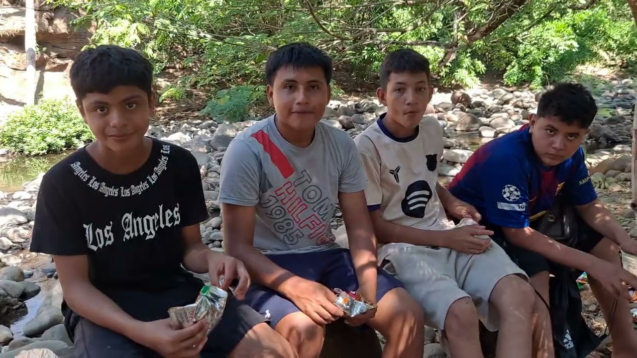 Los chicos los platican sobre de??? 