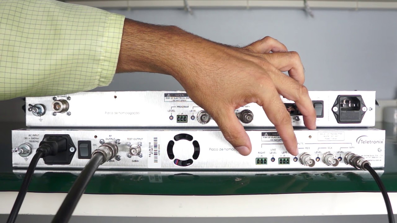 Link em UHF de 950 MHz - Auad Correa Equipamentos Eletronicos LTDA