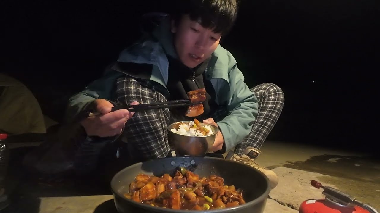 女骑重装318，在西藏买了两斤半猪肉和三天的蔬菜，终于不用吃泡面了