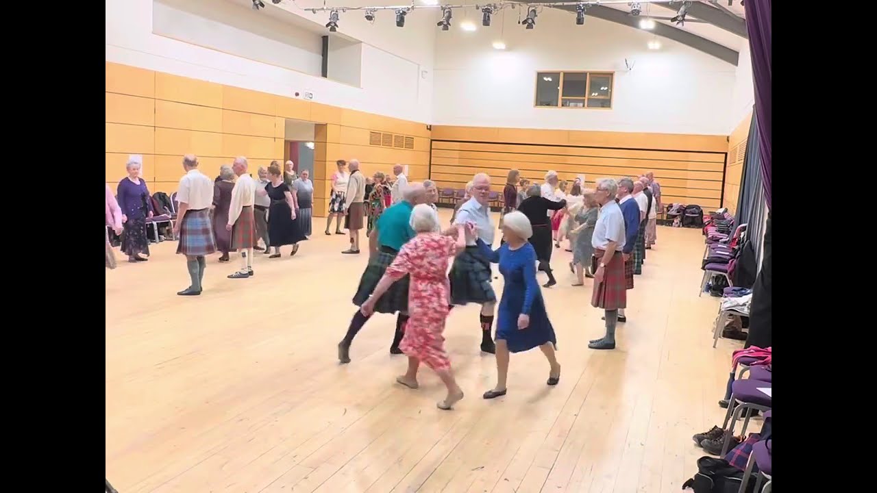 Swiss Lassie Scottish Country Dance - YouTube