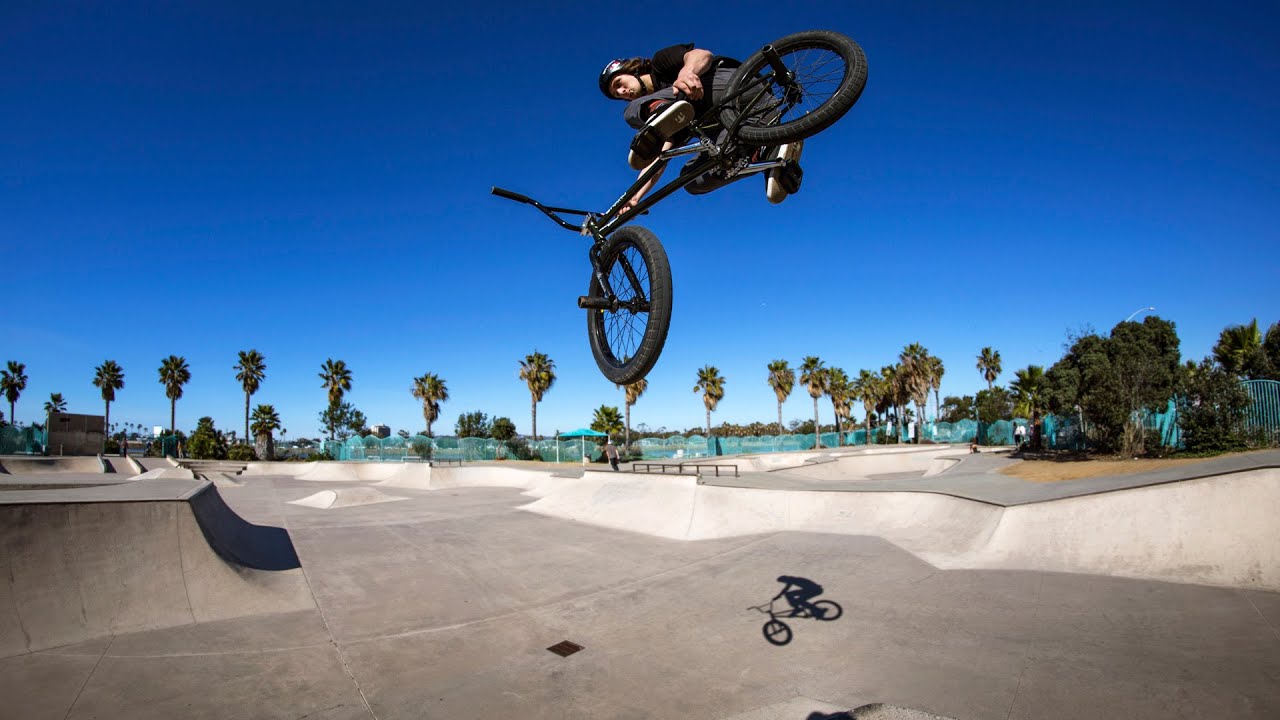 Бмх на аву. Bmxer трюки на колесе. Dave mirra freestyle bmx level woodward dirt 3d model. Ride uk. Joe jarvis bmx.