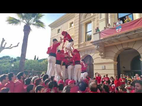 Castellers de Barcelona: Pilar de 4 amb folre de canalla - Festa Major del Clot (12/11/2023)