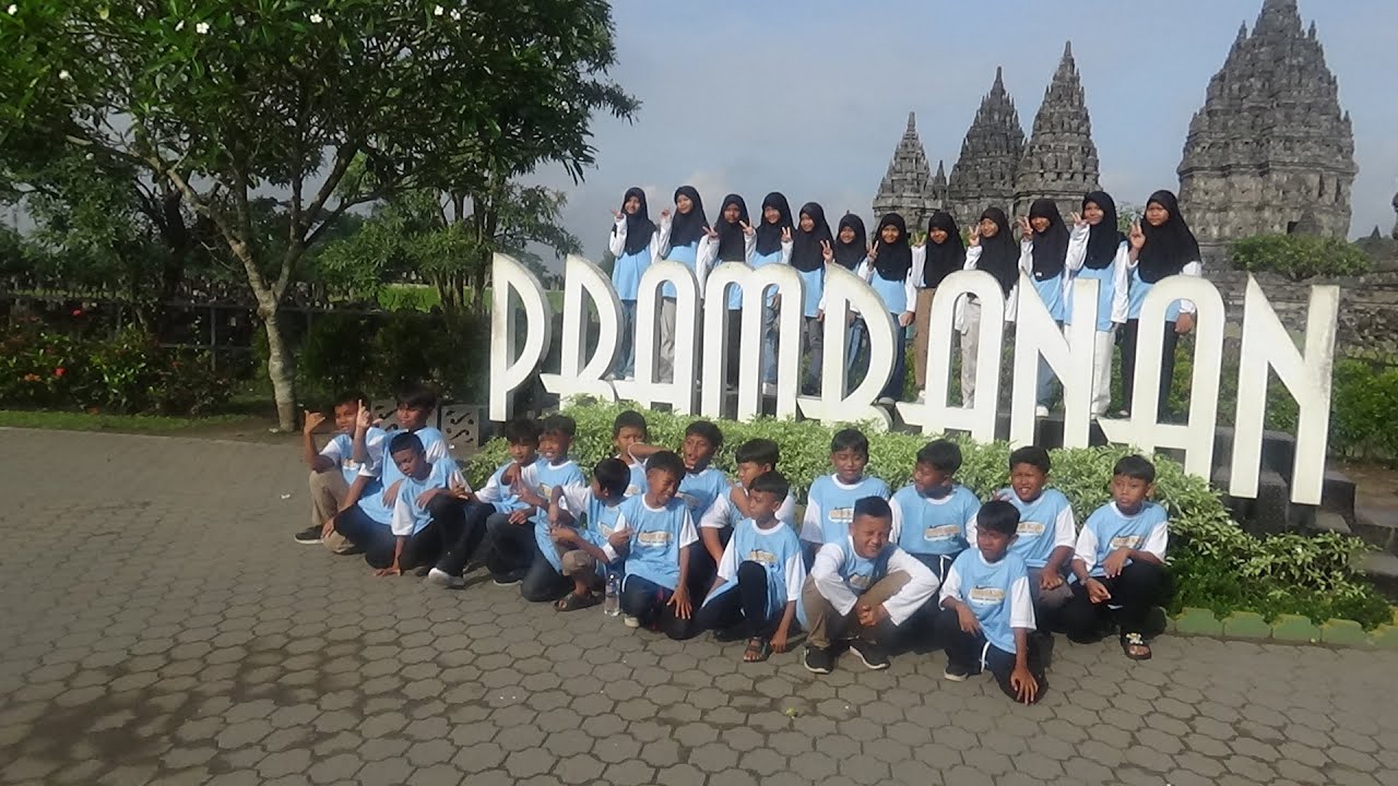 Family Gathering SDN 02 KABUNAN Goes To Yogyakarta