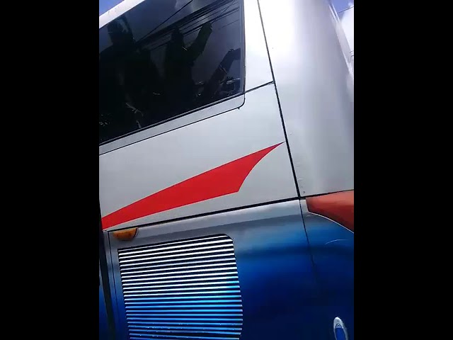 SUARA PELUIT BERBUNYI SAAT BUS HARTA SANJAYA MELINTAS class=