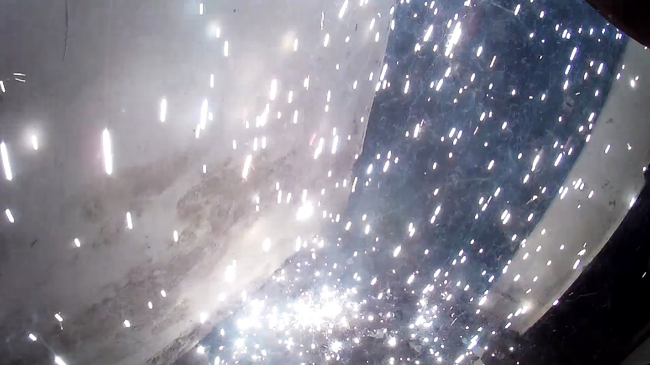 ⁣Новогодний фейерверк в подъезде 01.01.17 Омск.
