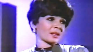 Shirley Bassey - How Insensitive (1979 Show #2) chords