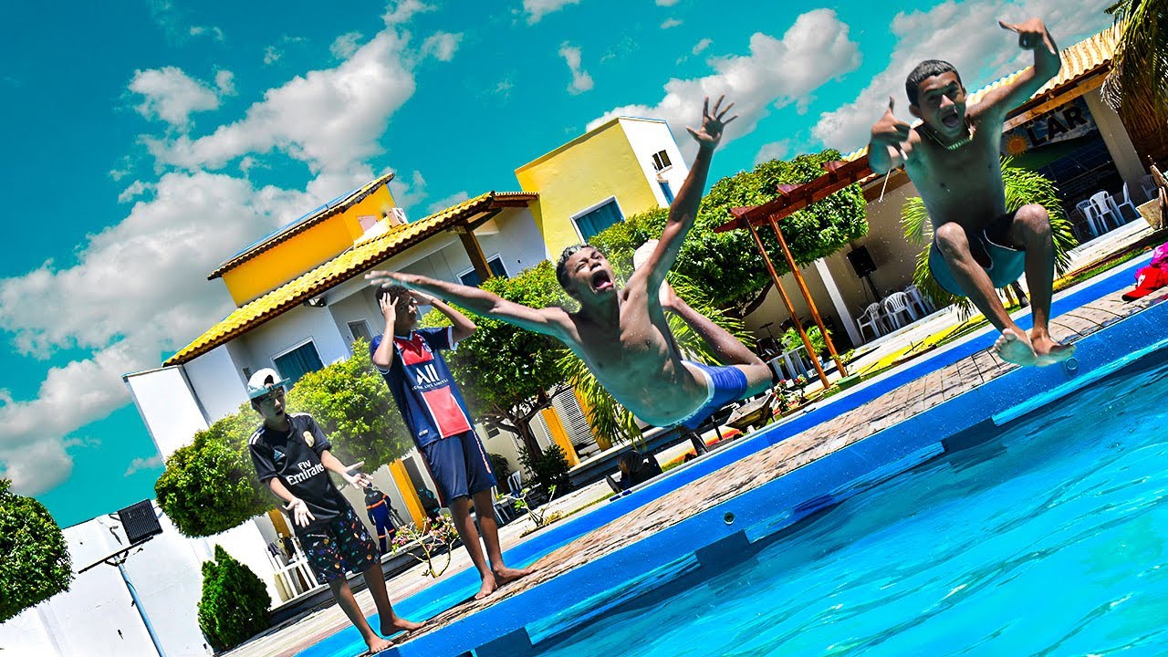 PRIMEIRO BANHO DE PISCINA DOS MOLEQUES NA MANSÃO PIAUÍ !!😻