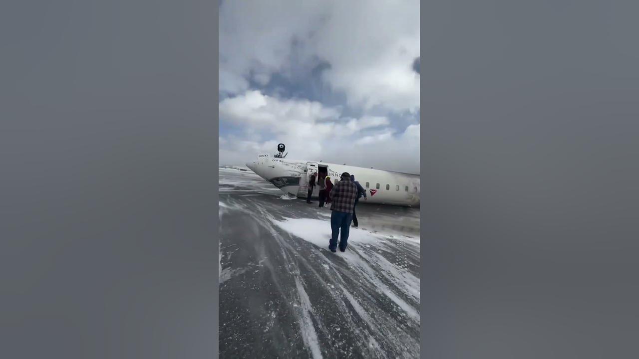 Plane crashes at toronto pearson airport today the 17th FEb, 2025