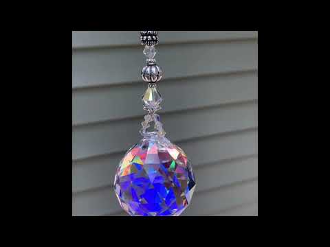 Video: Cum agățați Suncatchers de o fereastră?