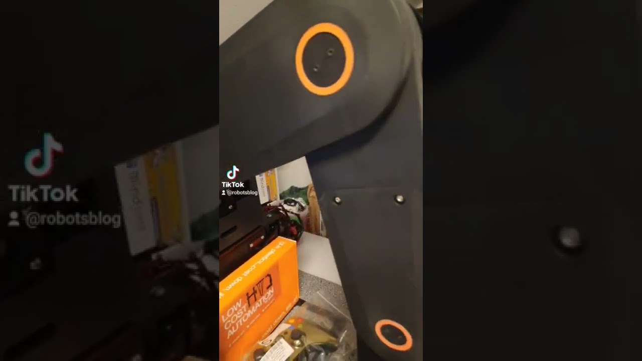 igus RoboLink RL-DP5 Robot arm. Low cost automation. 