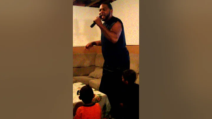 Gregory McCray singing Albanian ne Amerik