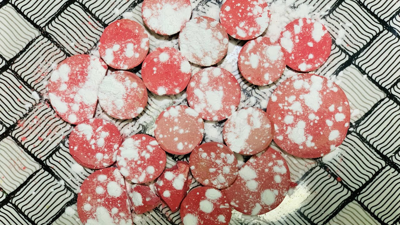 Cornstarch Explosion on Red 😍 | Ultra Satisfying ASMR Crunch