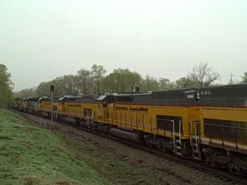 A Must See - A 35 SD40-2 Locomotive Power Move!
