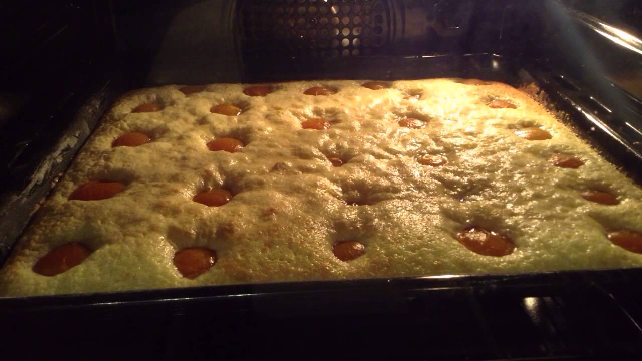 Cake baking fast motion