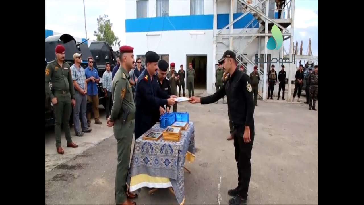 قائد شرطة نينوى يكرم عدد من منتسبي فوج الرد السريع الاول ( سوات )