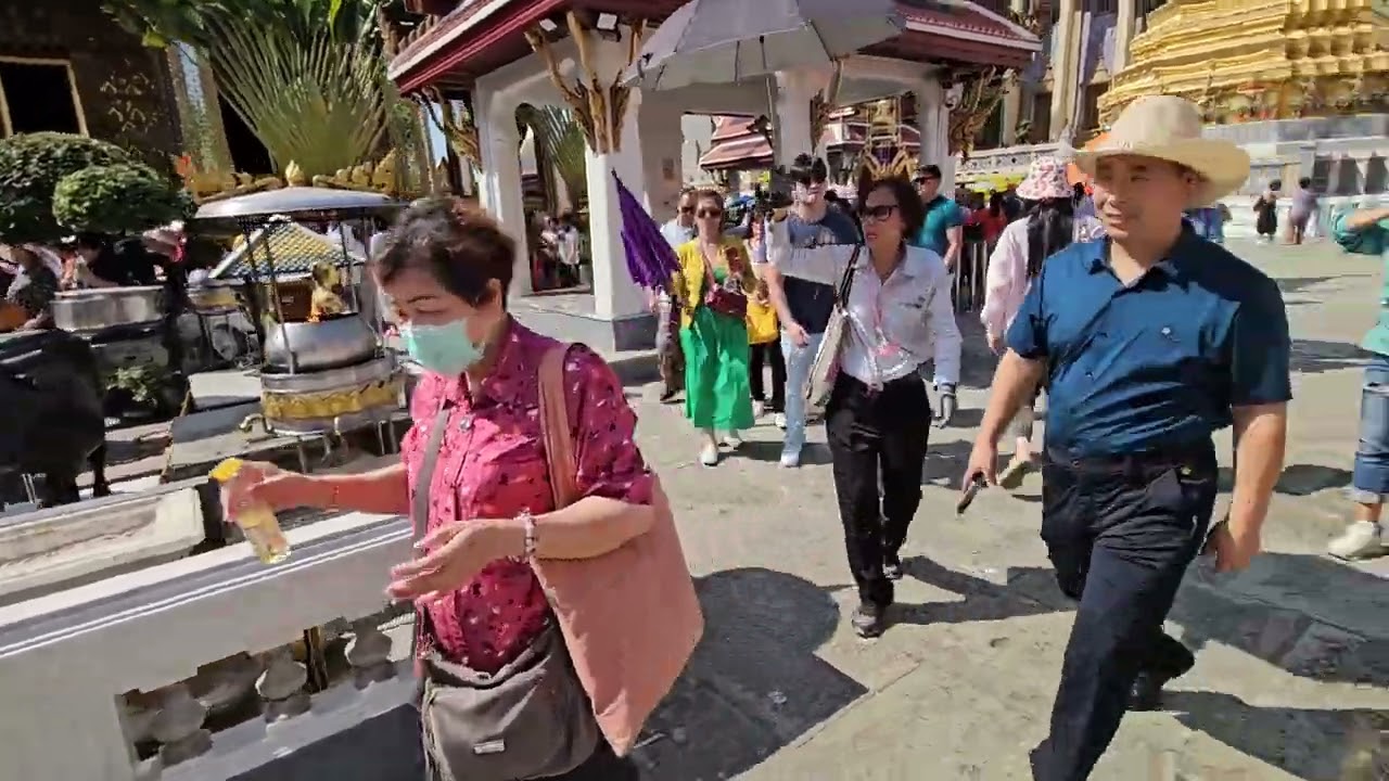 Walking Tour of the Majestic Emerald Buddha Temple in Bangkok