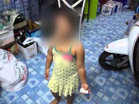 ダンスするタイの小さな女の子 Youtube