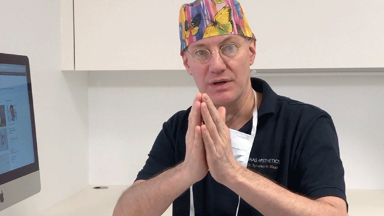 Ein Finger zwischen den Schamlippen Ein Finger zwischen den Schamlippen