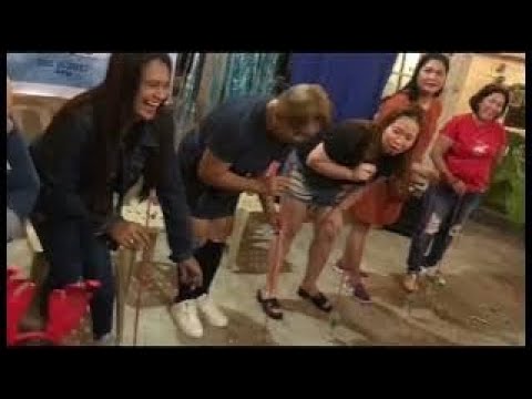 Christmas party games fuentes ladies