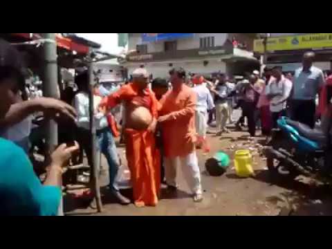 Swami Agnivesh attacked by BJP Yuva Morcha in Jharkhand 2/2