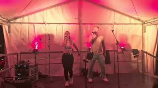 Die Liebe gewinnt - Neonlicht im Rosengarten Mainz Weinfest