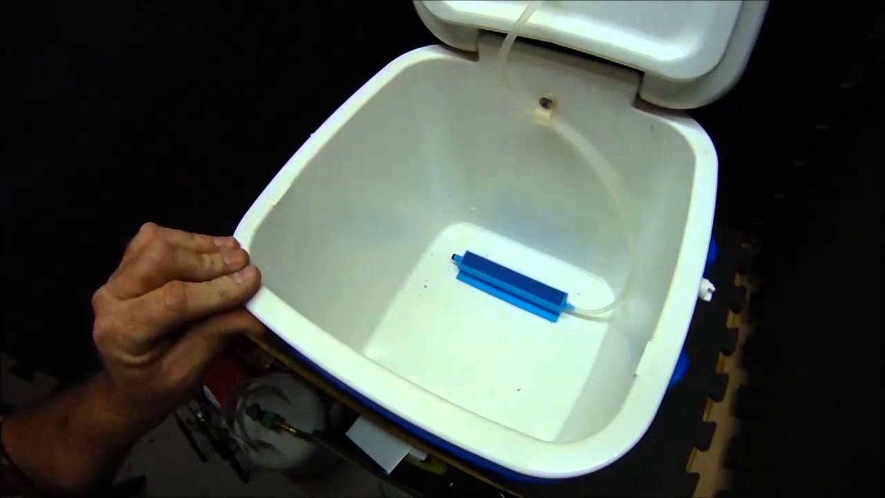 Kayak Bait Well Made From A Igloo Cube Cooler - YouTube