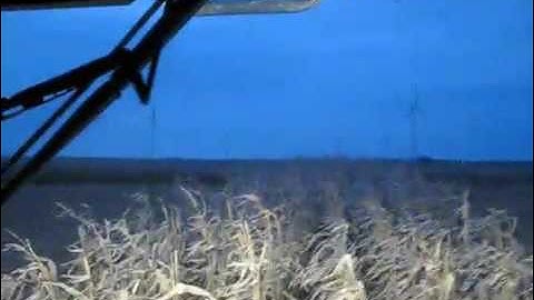 Delhotalfarms.com-Fall 2009-Combining contour rows of corn