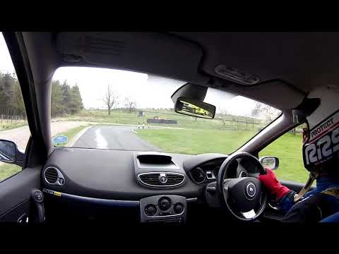 renault-clio-197-racing-at-harewood-hillclimb