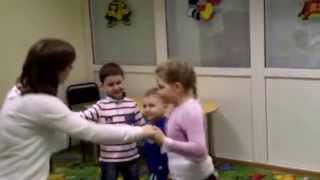 На уроке английского языка в детском центре "Джеронимо" - Hello song with children На уроке английского языка в детском центре "Джеронимо" - Hello song with children