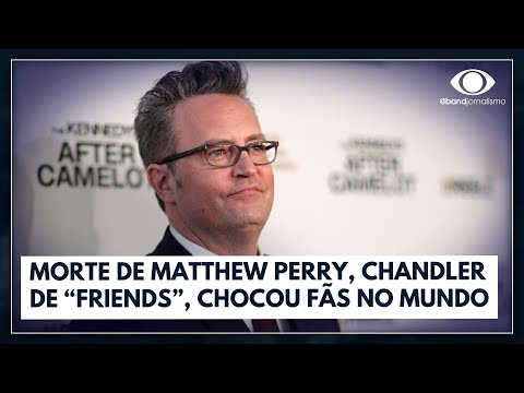 Fãs homenageiam Matthew Perry, o Chandler de Friends, nos EUA | Jornal da Noite