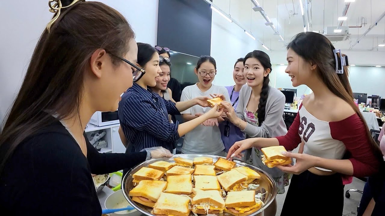 난생처음 한국식 토스트를 먹어본 베트남 직원들의 반응