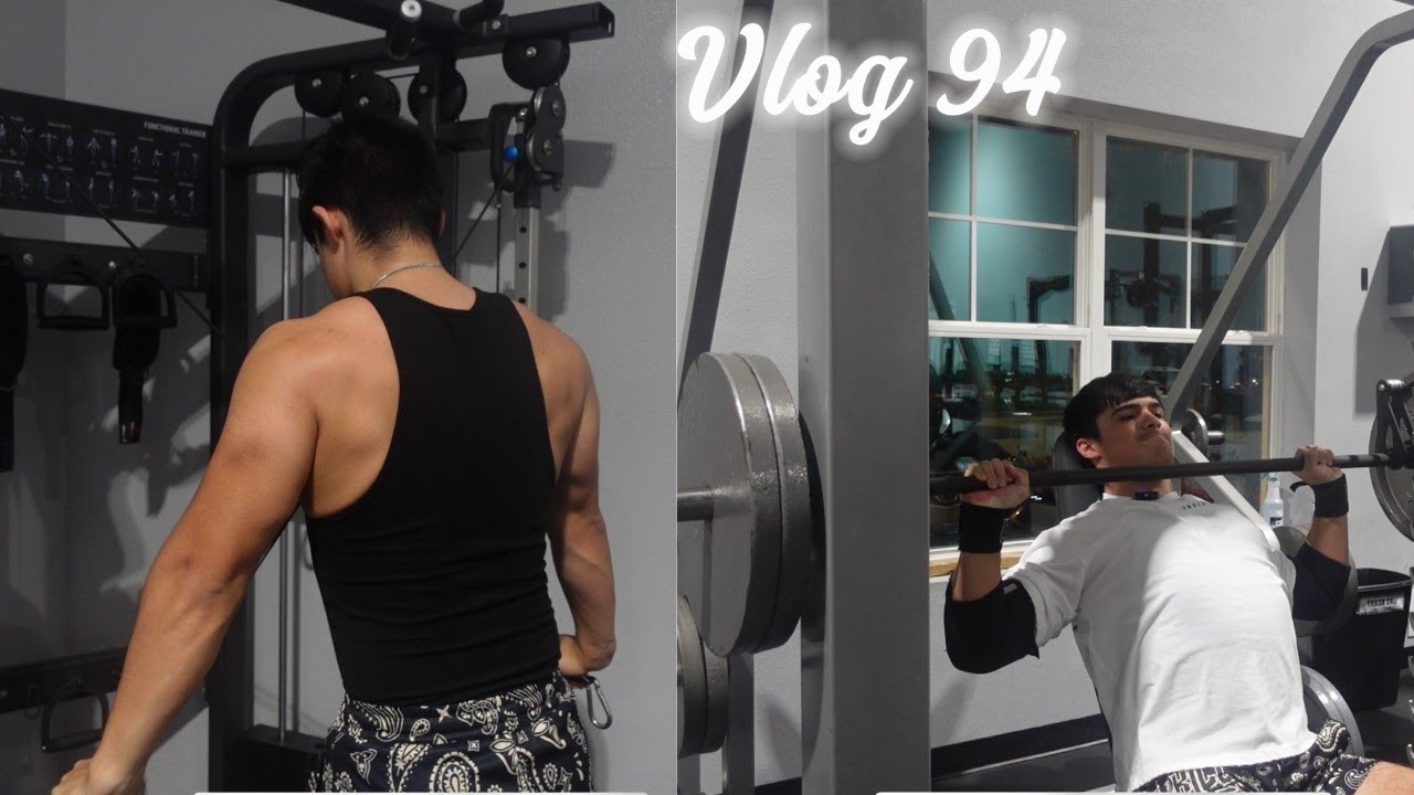 Arm day 2 plates on shoulder press - YouTube