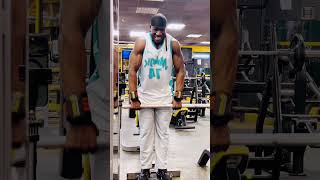 Perfect 👌 shrugs 🤫🔥 #gym #motivation #shoulderworkout