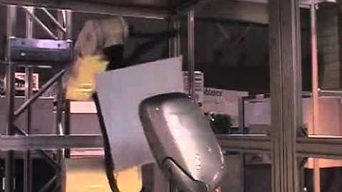 YouTube - DENSO Robotics - Robot performs vision inspection of automotive parts_01.flv