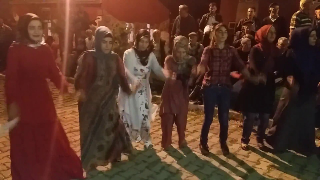 HALAY BASINDA BIR GUZEL