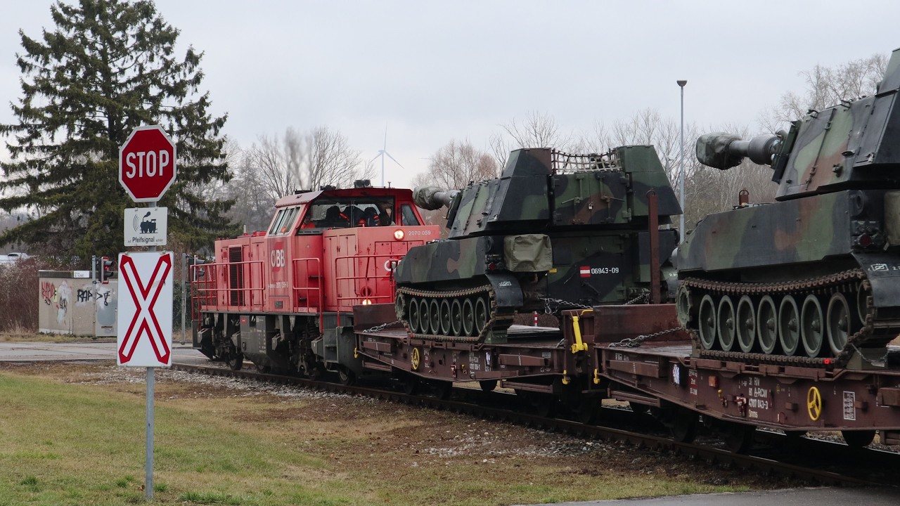 ÖBB Panzerzug des AAB3 auf der Mistelbacher Verbindungsschleife