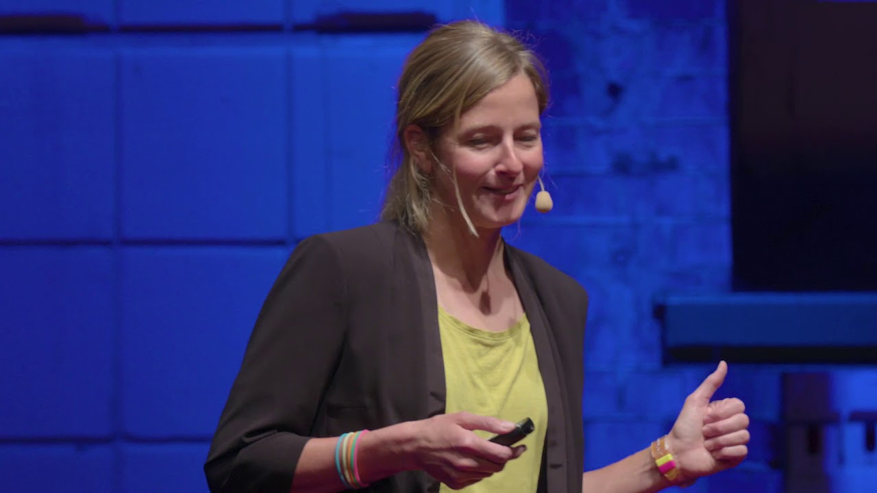 Why giving up is not an option – 1000km, 4 deserts, 1 year | Anne-Marie Flammersfeld | TEDxHHL