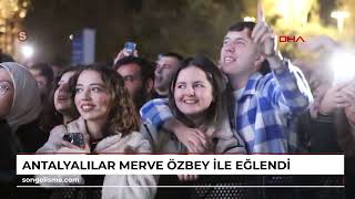Antalyalılar Merve Özbey Ile Eğlendi Resimi