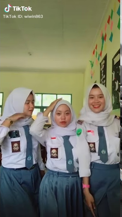 Niat bercanda malah serius di buka celana rok nya 😂