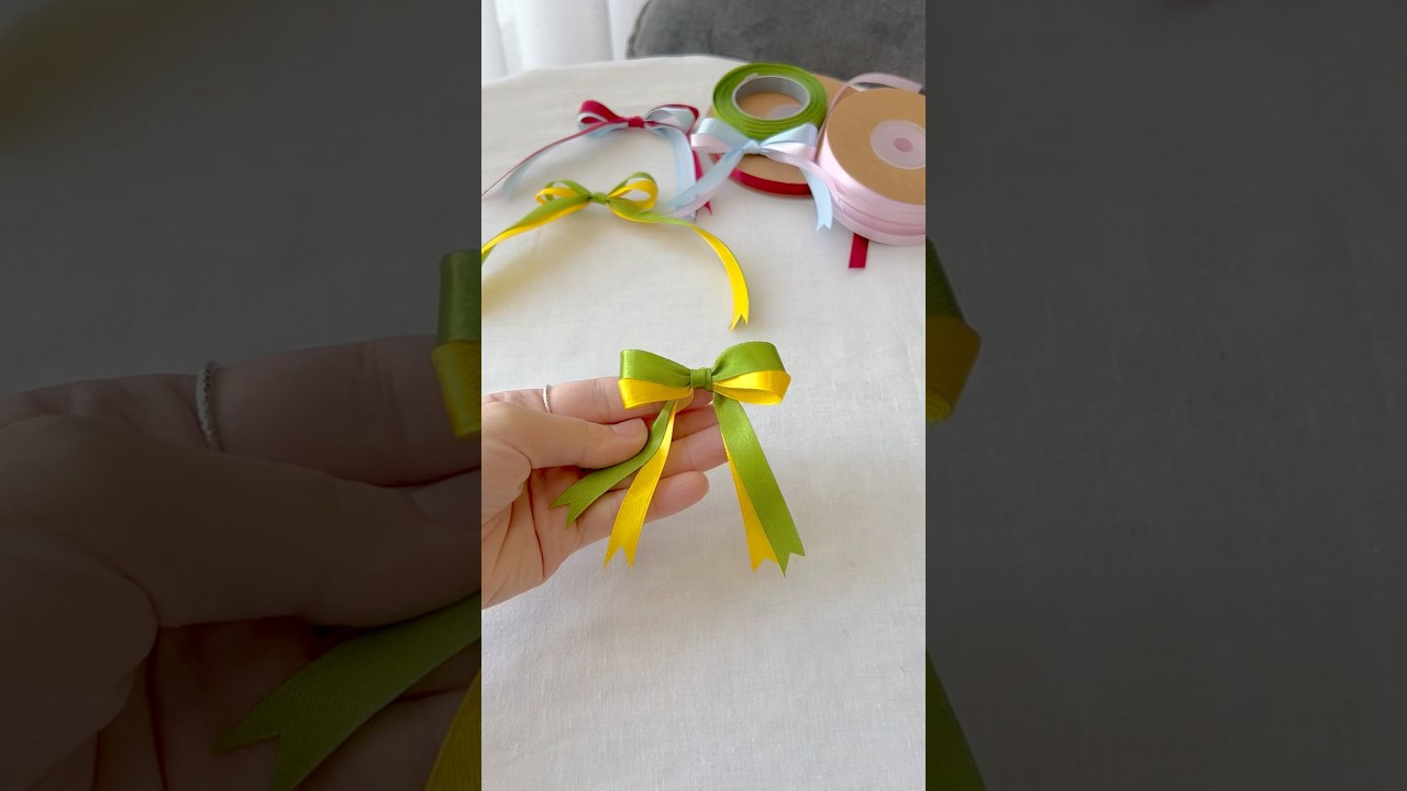 How to make simple two-tone color bows 