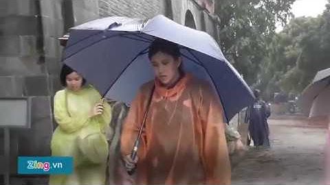 Nước ngập, cá bơi tung tăng ở Đại nội Huế