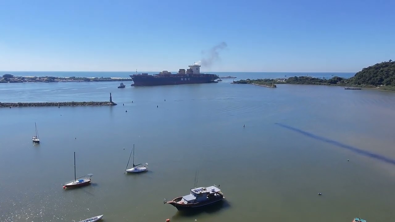 Viagem e Natureza I Imagens Itajaí - SC I Beira Saco l Entrada Navio
